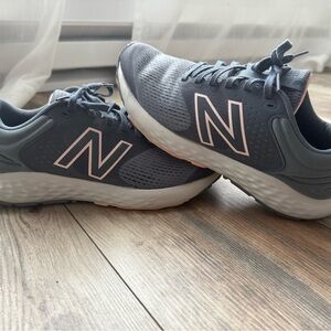 New Balance Women's 520 Running Sneakers Size 9.5